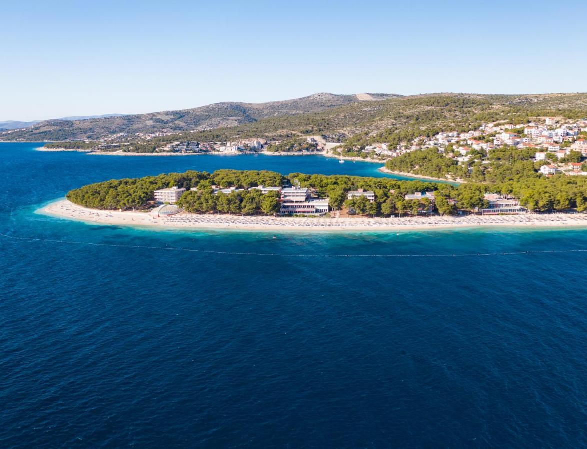 Hotel Zora Pavilions Примоштен Экстерьер фото